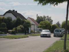 Příjezd k domu Strouhových