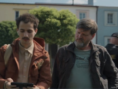 Před domem Strouhových