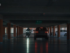 Předání peněz v garážích