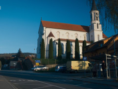 Před hospodou v Březové