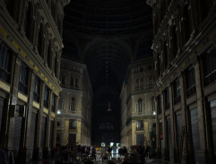 Fabietto přichází do Gallerie Umberto