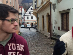 Mezi domy