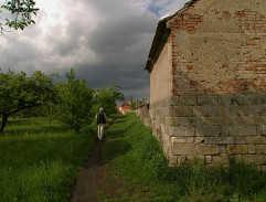 U hřbitova