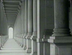 kolonáda v mestečku