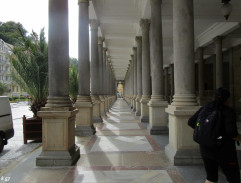 kolonáda v mestečku