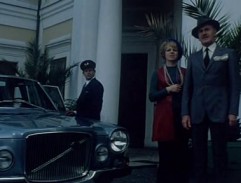 Před sídlem Kelettiových