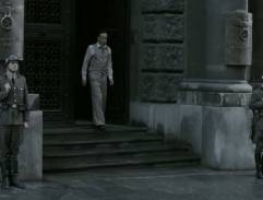 před sídlem gestapa