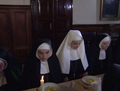 Beáta s Jitkou v jídelně