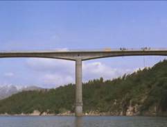 Most s bujgee jumping