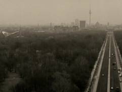 Damiel hledí na Východní Berlín