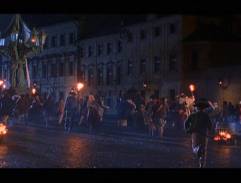 Před branami Paláce spravedlnosti