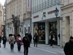 pri predajni textilu