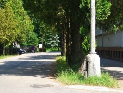 lavička pred nemocnicou