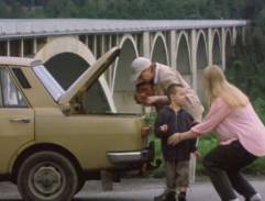 Parkoviště u mostu