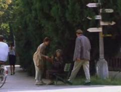 lavička pred nemocnicou