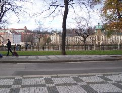 Paříž - ve frontě do Louvru