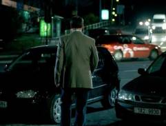 Před bydlištěm Helenky