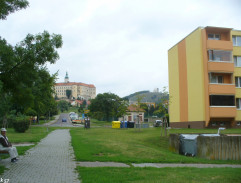 Odjezd autobusu od školy