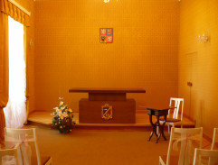 Slunce, seno a pár facek