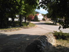 Slunce, seno a pár facek