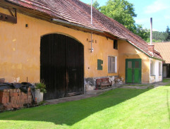 Slunce, seno a pár facek