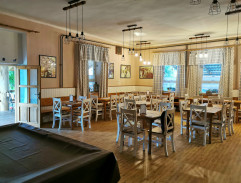 Slunce, seno a pár facek