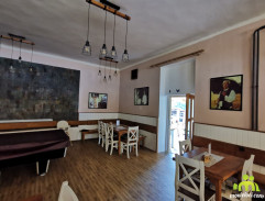 Slunce, seno a pár facek