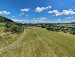 Slunce, seno a pár facek