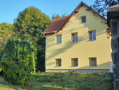 Slunce, seno a pár facek