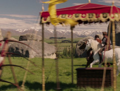 Edmund s Petrem trénují šerm na koních