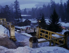 Před lázeňským hotelem