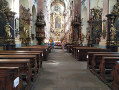 Gloria – V kostele