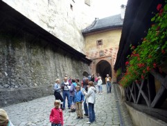 nádvorie s derešou