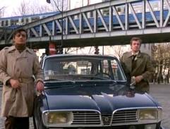 Komisař si jede pro pachatele