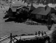 Bára utíká před vesničany