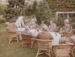 Setkání pátečníků na zahradě