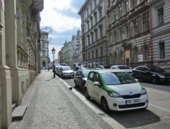 Kočár před domem Valentina Plavce