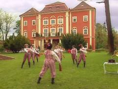 Rozcvička v zahradě