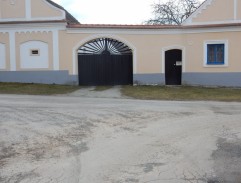 U zámku Královská Lhota