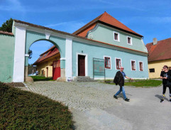 U zámku Královská Lhota