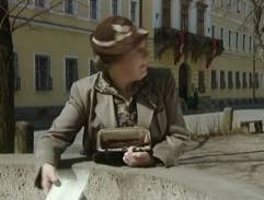 pred policajnou stanicou