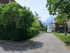 pri dome Hankiných rodičov