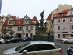 Před hotelem Pošta