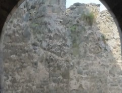 Fantomas před bránou hradu