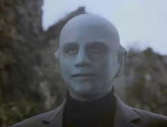 Fantomas před bránou hradu