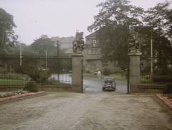 výjazd zo zámku Drahoslavice