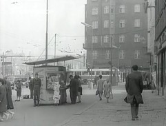 pri novinovom stánku