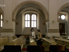V kostele