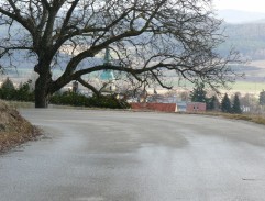 Zatáčka nad městem