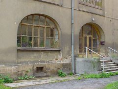 Dům s velkými okny